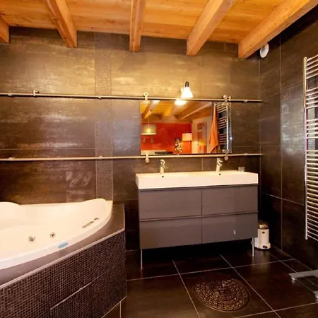In Les 2 Alpes With Panoramic Views Chalet *